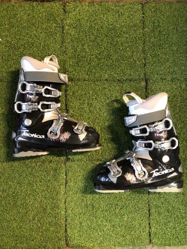 Mondo 26 & 26.5 Tecnica Esprit 8 Ski Boots (Used)