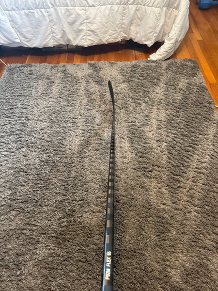 Intermediate Extra Lite Right Handed Hockey Stick P92M 65 Flex Pro Stock (New)