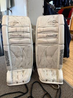 31" 2004 Vaughn Velocity 7070 Goalie Leg Pads (Used)