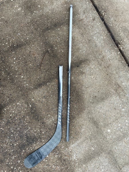 *Broken* Intermediate Bauer Vapor FlyLite Right Handed Hockey Stick P92 65 Flex (Used)