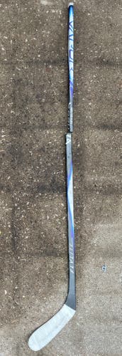 *Broken* Intermediate Bauer Vapor FlyLite Right Handed Hockey Stick P28 55 Flex (Used)