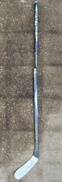 *Broken* Intermediate Bauer Vapor FlyLite Right Handed Hockey Stick P28 55 Flex (Used)