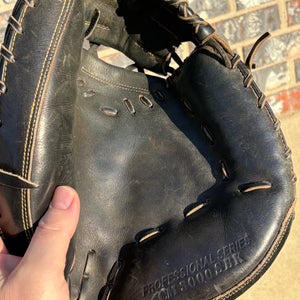 All Star CM3000SBK RH Catcher's Glove 32.5" (Used)