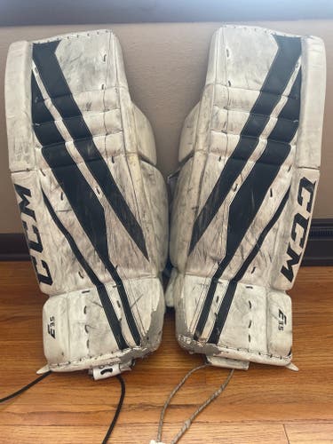 28" CCM Extreme Flex E3.5 Goalie Leg Pads