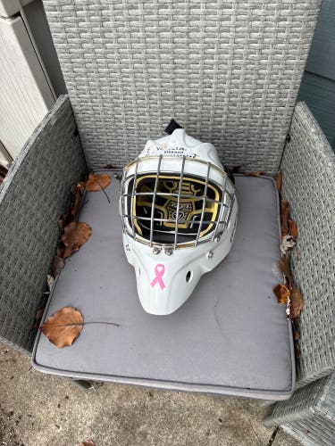 Senior Large 2022 Warrior R/F1 Goalie Mask Pro Stock (Used)