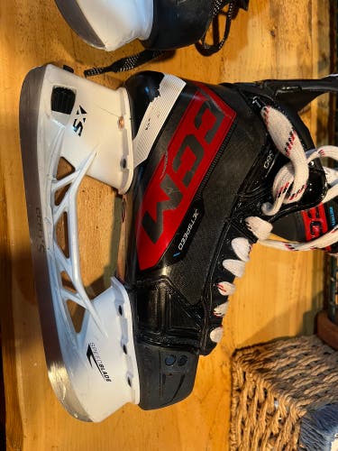 2023 CCM JetSpeed FT680 Hockey Skates Size 4 (Used)