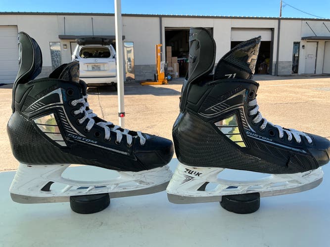 TRUE PRO Mens Pro Stock Size 8.5 Hockey Skates MIC 91856
