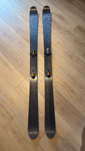 Unisex 2020 180 cm Alpine Touring Skis With Bindings (Used)