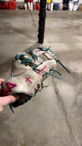 2024 44 Pro Signature Series RH Infield Baseball Glove 11.5" (Used)