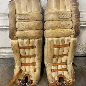 32" D&R LG55 Goalie Leg Pads (Used)