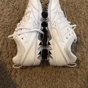 White Men's Size M 9.0 (W 10.0) Mizuno Ambition Low Top Metal (Used)