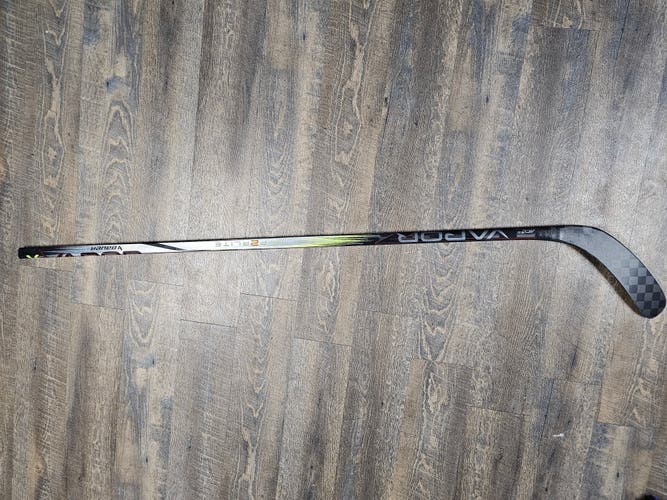 Intermediate Bauer Vapor Hyperlite 2 Left Hand Hockey Stick P88 55 Flex (Used)