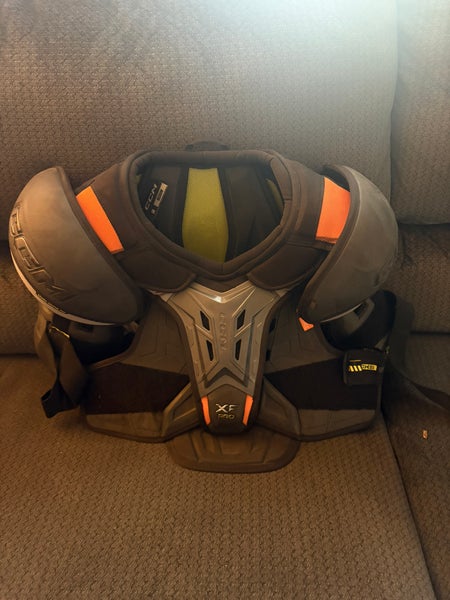 Men's Medium Senior CCM XF Pro Shoulder Pads (Used)