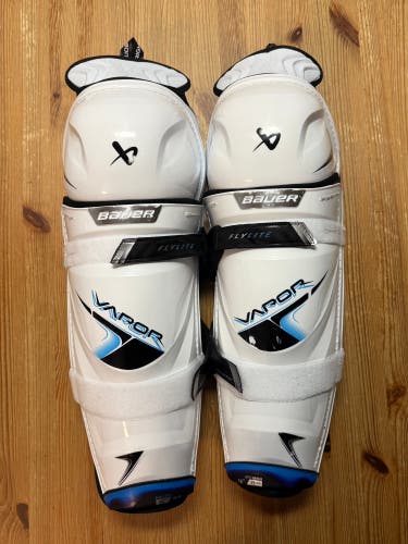 Senior Bauer Vapor Flylite 15" Shin Pads (Used)