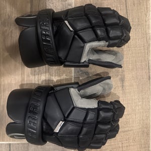 Warrior Nemesis Goalie Gloves 12" (Used)