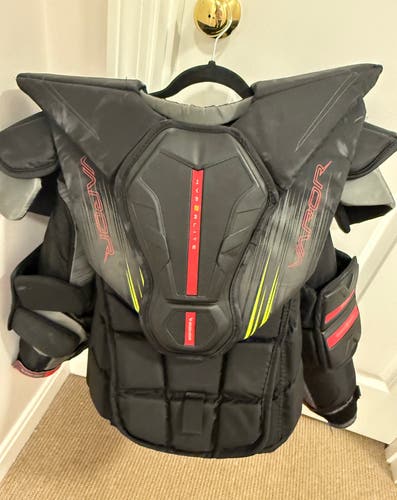 Medium Bauer Vapor Hyperlite 2 Goalie Chest Protector (Used)
