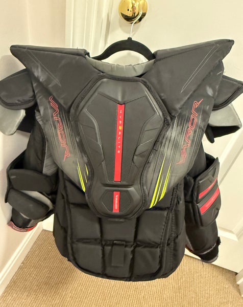Medium Bauer Vapor Hyperlite 2 Goalie Chest Protector (Used)