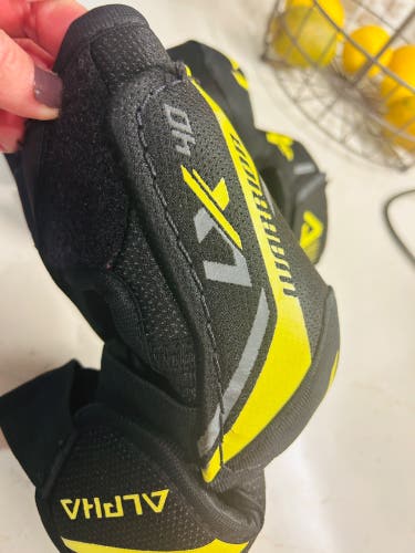 Junior Medium Warrior Alpha LX 40 Elbow Pads (Used)