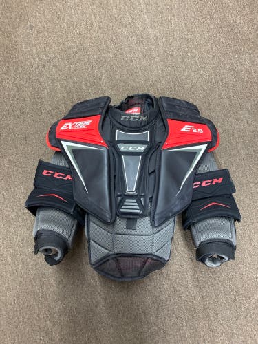 Medium CCM Extreme Flex Shield E2.9 Goalie Chest Protector (Used)