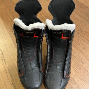 2017 CCM JetSpeed FT370 Hockey Skates Regular Width Size 2.5 (Used)