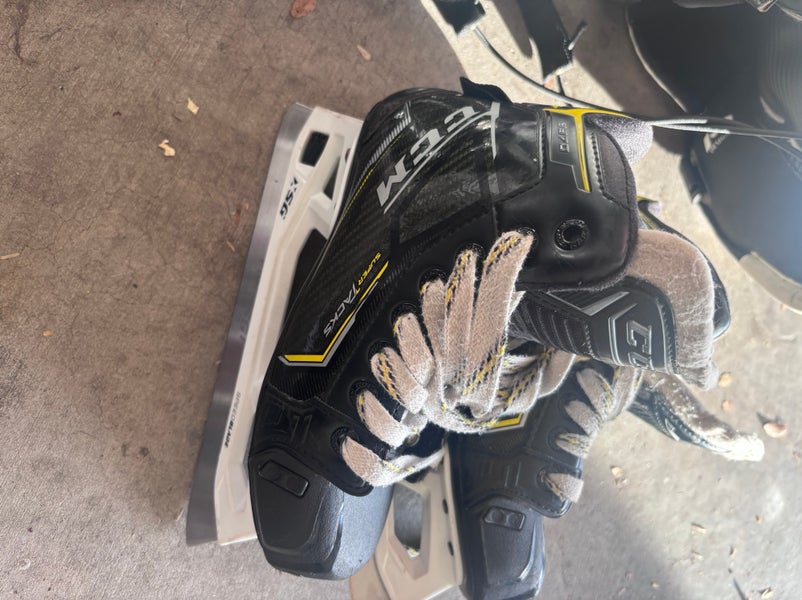 2020 CCM Super Tacks 9370 Hockey Goalie Skates Regular Width Size 2 (Used)