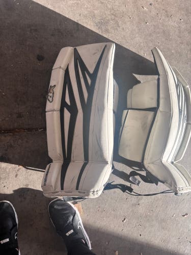 27" Brian's G-Netik 8.0 Goalie Leg Pads (Used)