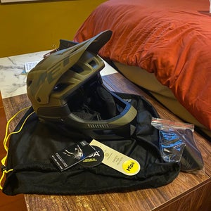 MET Parachute Convertible Full Face/Half Shell Helmet