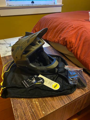 MET Parachute Convertible Full Face/Half Shell Helmet