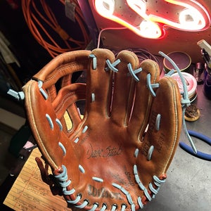 Wilson RH Baseball Glove 11" (Used)