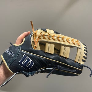 Wilson A2000 JR44 (1810) RH Outfield Baseball Glove 12.75"