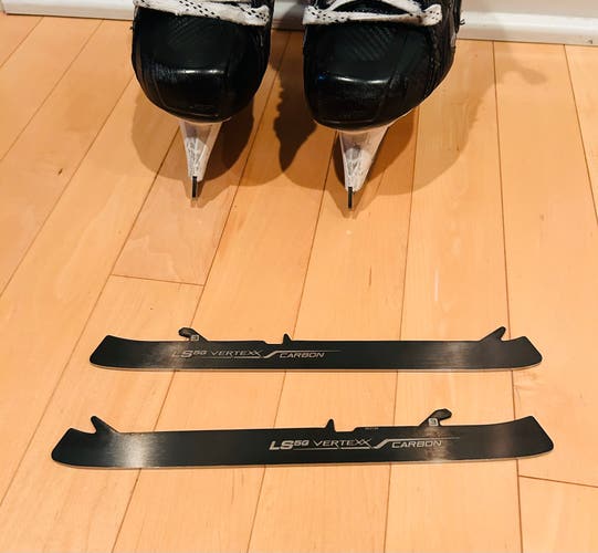 Bauer Elite Hockey Goalie Skates Extra Size 3 (Used). EE. With extra blades.