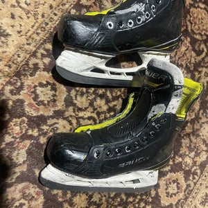 2022 Bauer Supreme M4 Hockey Skates Regular Width 6.5 (Used)