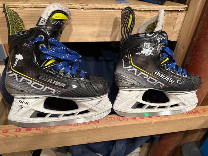 2021 Bauer Vapor 3X Hockey Skates Size 1.5 (Used)