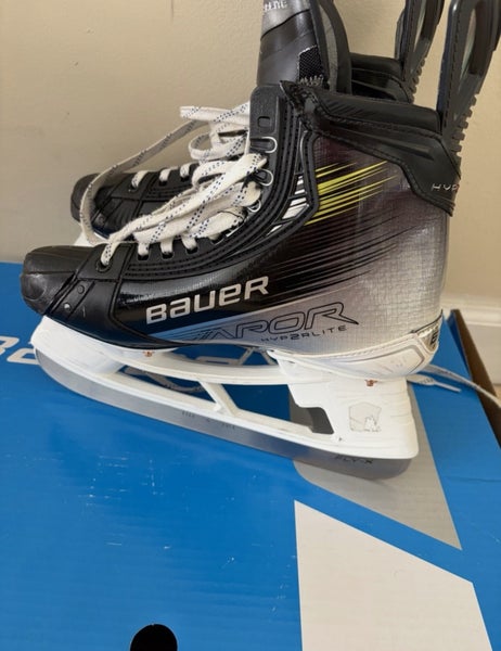 2023 Bauer Vapor Hyperlite 2 Hockey Skates 8 (Used)