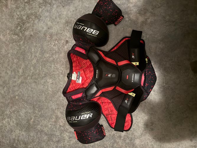 Men's Large Senior Bauer Vapor 3X Shoulder Pads (Used)