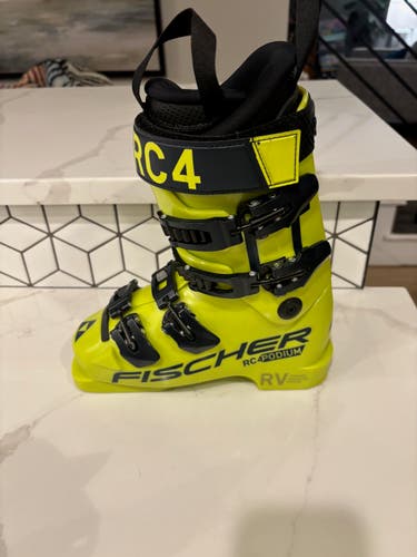 Mondo 22 & 22.5 Kid's Fischer RC4 Podium Ski Boots (Used)