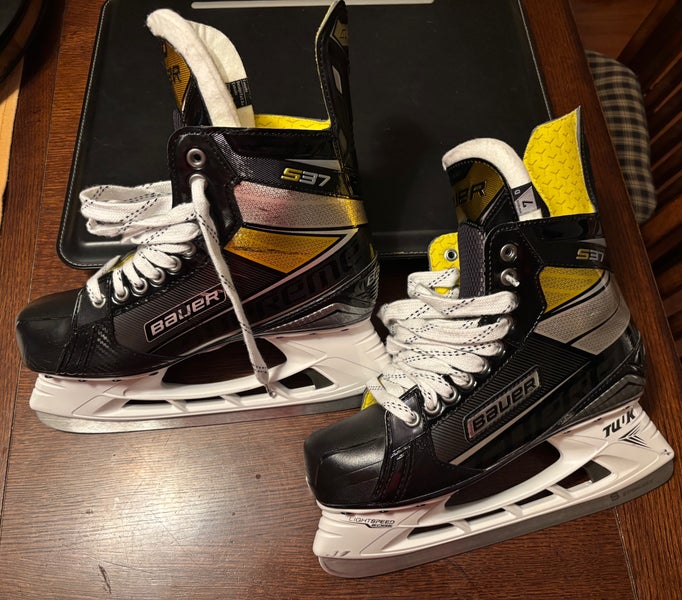Bauer Supreme S37 Hockey Skates Regular Width 7 (Used)
