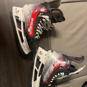 2023 Custom Bauer Vapor Hyperlite 2 Hockey Skates Wide Width Size 6.75 (Used)