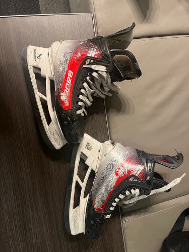 2023 Custom Bauer Vapor Hyperlite 2 Hockey Skates Wide Width Size 6.75 (Used)