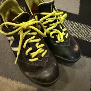 Black Kid's 3Y (Big Kids / Youth) Youth New Balance Low Top Turf Cleats (Used)