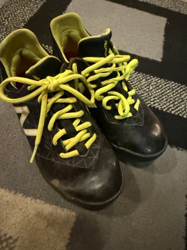Black Kid's 3Y (Big Kids / Youth) Youth New Balance Low Top Turf Cleats (Used)