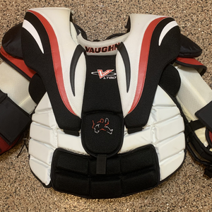 Medium 2013 Vaughn Ventus LT80 Goalie Chest Protector (Used)