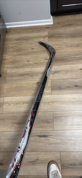 Intermediate Bauer Flypro Right Handed Hockey Stick P92 65 Flex (New)
