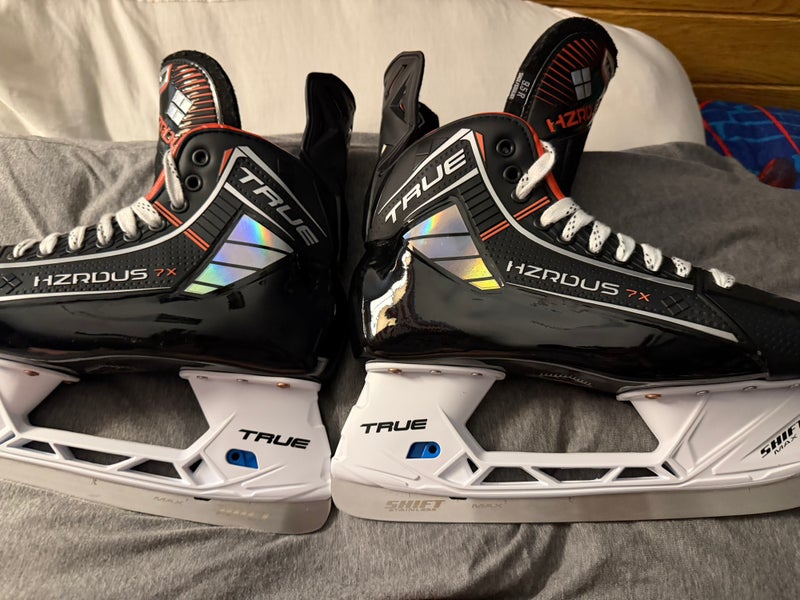 2023 True HZRDUS 7X Hockey Skates Regular Width 9.5 (Used)