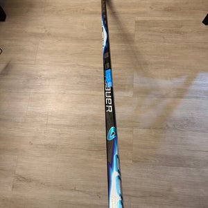 Senior Bauer Vapor FlyLite Right Handed Hockey Stick P28 77 Flex (New)