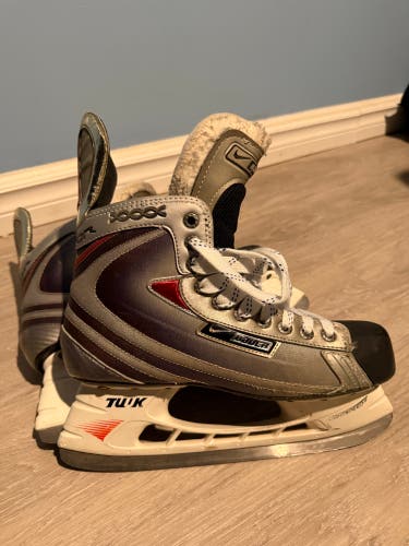 2007 Bauer Vapor XXXX Hockey Skates Regular Width Pro Stock 9.5 VERY LIGHT USE
