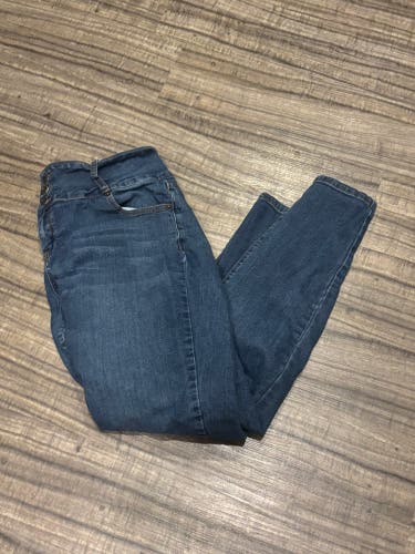 Hammer Distressed Women’s Jeans Size 15 Inseam 30” See Details