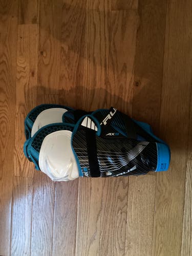 Junior True AX9 11" Shin Pads (New)