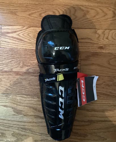 Junior CCM Tacks 11” shin guards  new