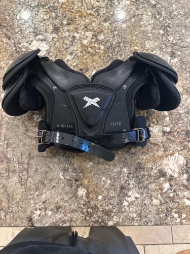 XS Youth Xenith Flyte Shoulder Pads (Very Good)